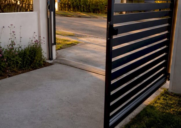 What Width Should a Driveway Gate Be?