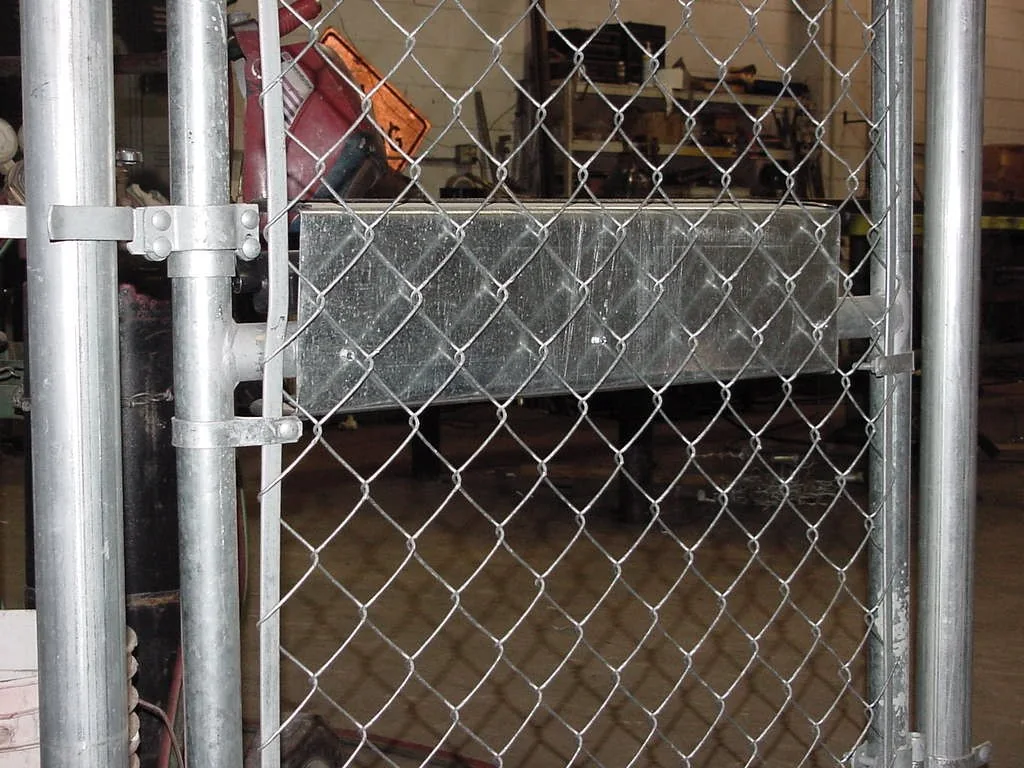 Chain link gate with latch and hinge hardware